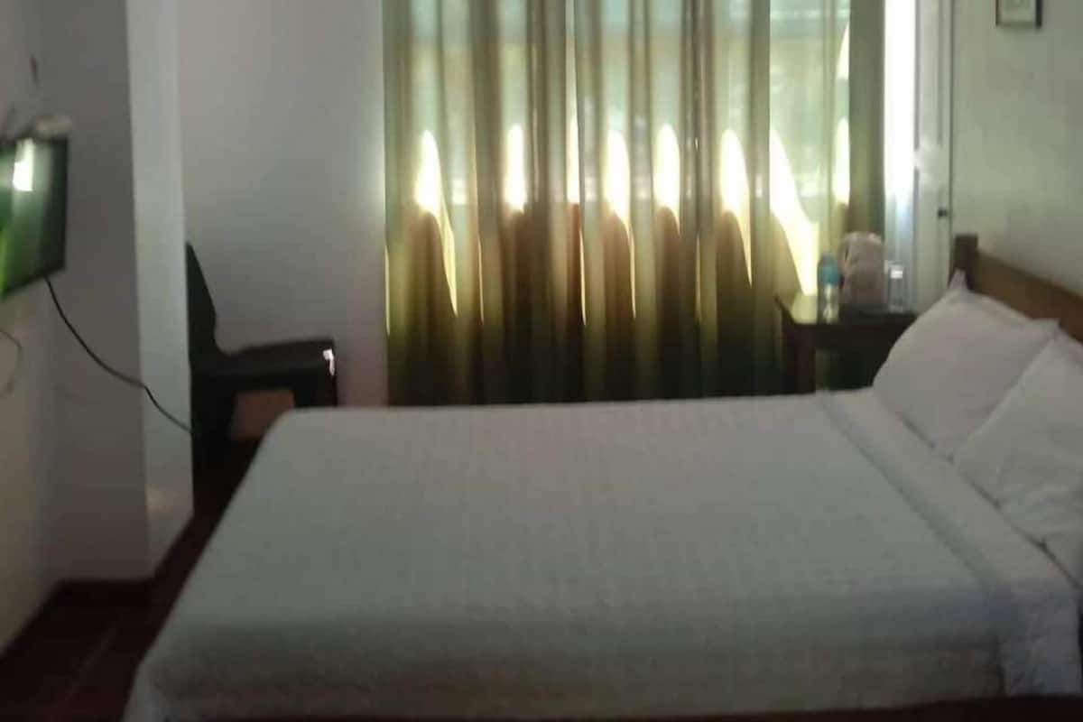 Basic Double Room | Living area | 36-inch LCD TV with digital channels, TV