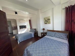 Chambre Familiale | Coin séjour | Télévision LCD de 36 pouces avec chaßnes numériques, télévision