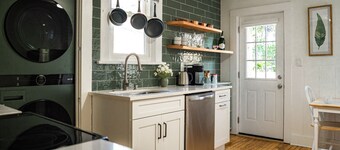 Beautiful Remodeled Downtown Frederick Cottage (Pet-Friendly) 