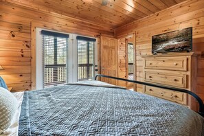 4 bedrooms, iron/ironing board, travel crib, free WiFi