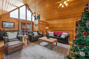 Comfortable leather sofas, great for cozying up by the fireplace, in the upstairs living room. - Winter Sale! Dollywood Cabin with Hot Tub & Games (Sevierville)