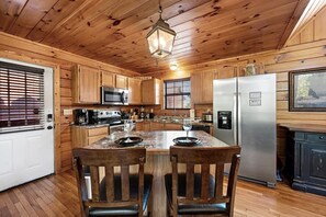 Fridge, microwave, oven, stovetop - Summer Sale! Dollywood Cabin with Hot Tub & Games (Sevierville)