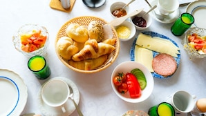 A breakfast setting with croissants, cheese, ham, and fruit. - Toftahult Gård (farm) (Ryd)