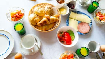 Daily local cuisine breakfast for a fee