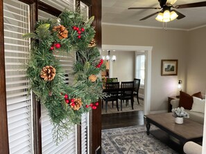 Interior - King Beds, Family & Pet Friendly (Washington)