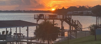 Lakeside Luxury on Lake Clay!