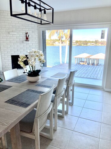  Lakeside Luxury on Lake Clay!