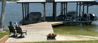 Lakeside Luxury on Lake Clay!