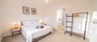 Middle Ashbrook  - up to 6 bed - 3.5 bathrooms