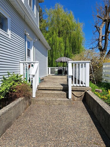 Riverside Escape on the Hope River