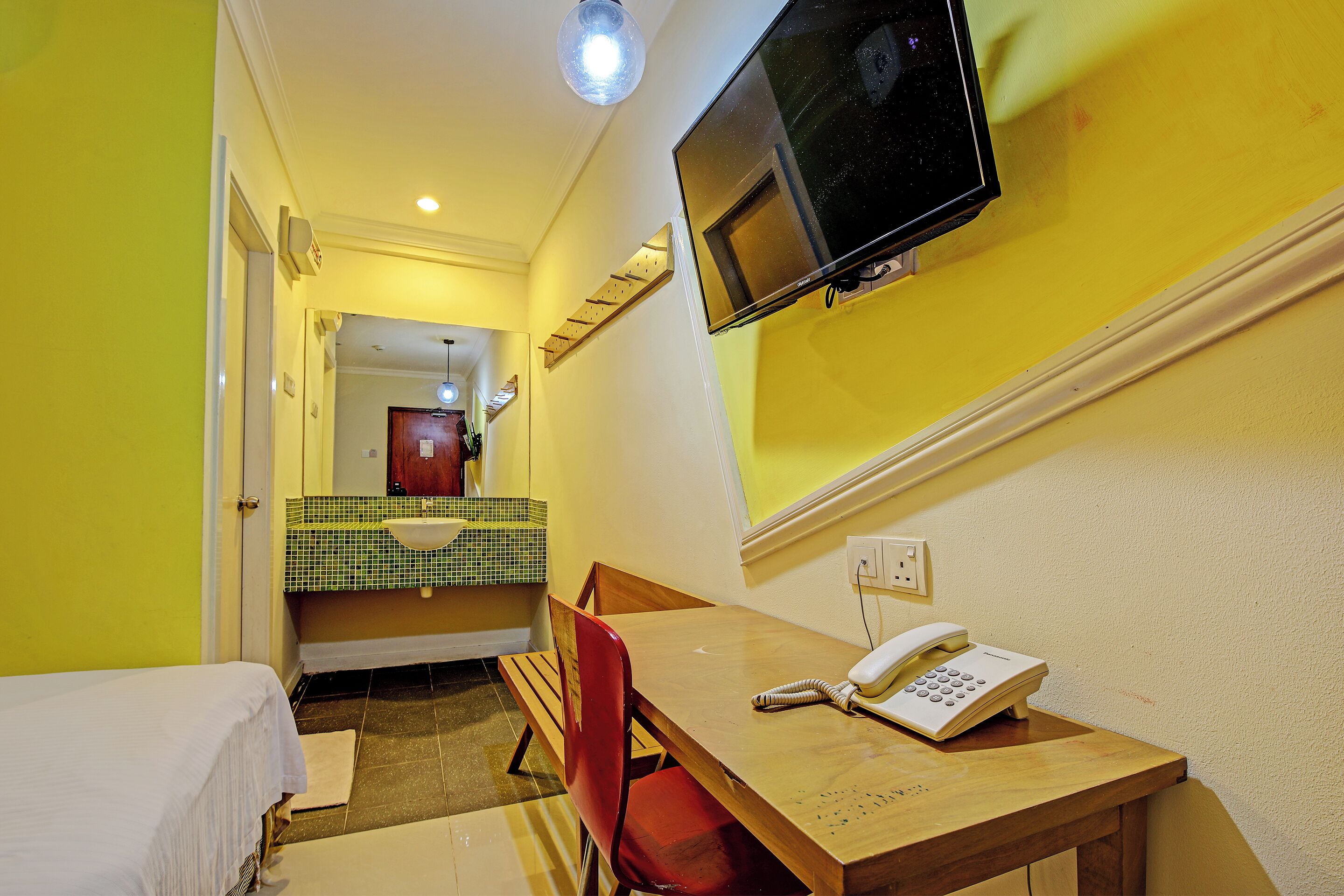 Deluxe Twin Room | Peti besi dalam bilik, meja, ruang kerja komputer riba, Wi-fi percuma 