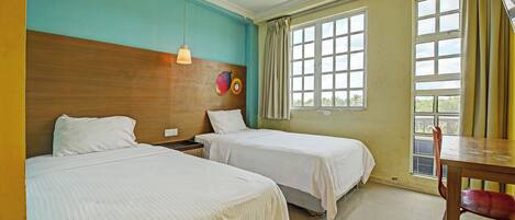 Standard Twin Room | In-room safe, desk, laptop workspace, free WiFi
