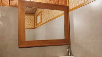 標準別墅, 1 張加大雙人床, 花園景觀 | 浴室 | 毛巾