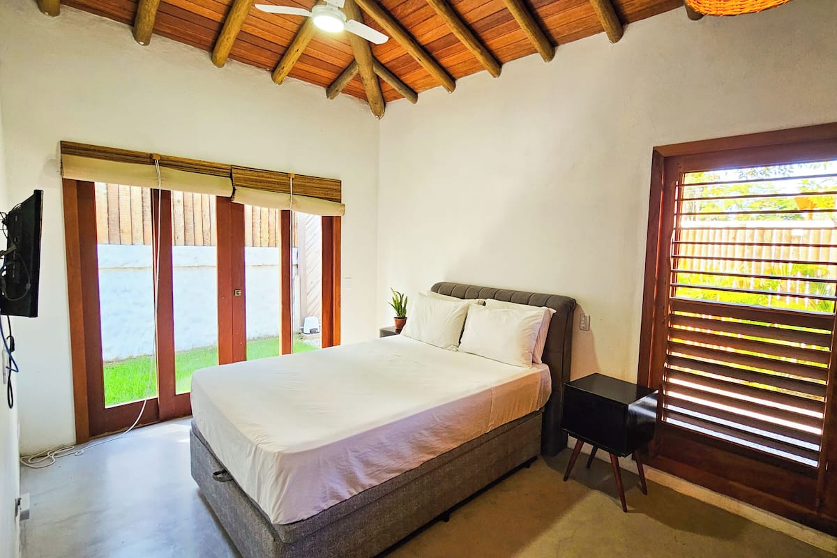 Family House | Peralatan tempat tidur premium, tilam berlapik, bar mini