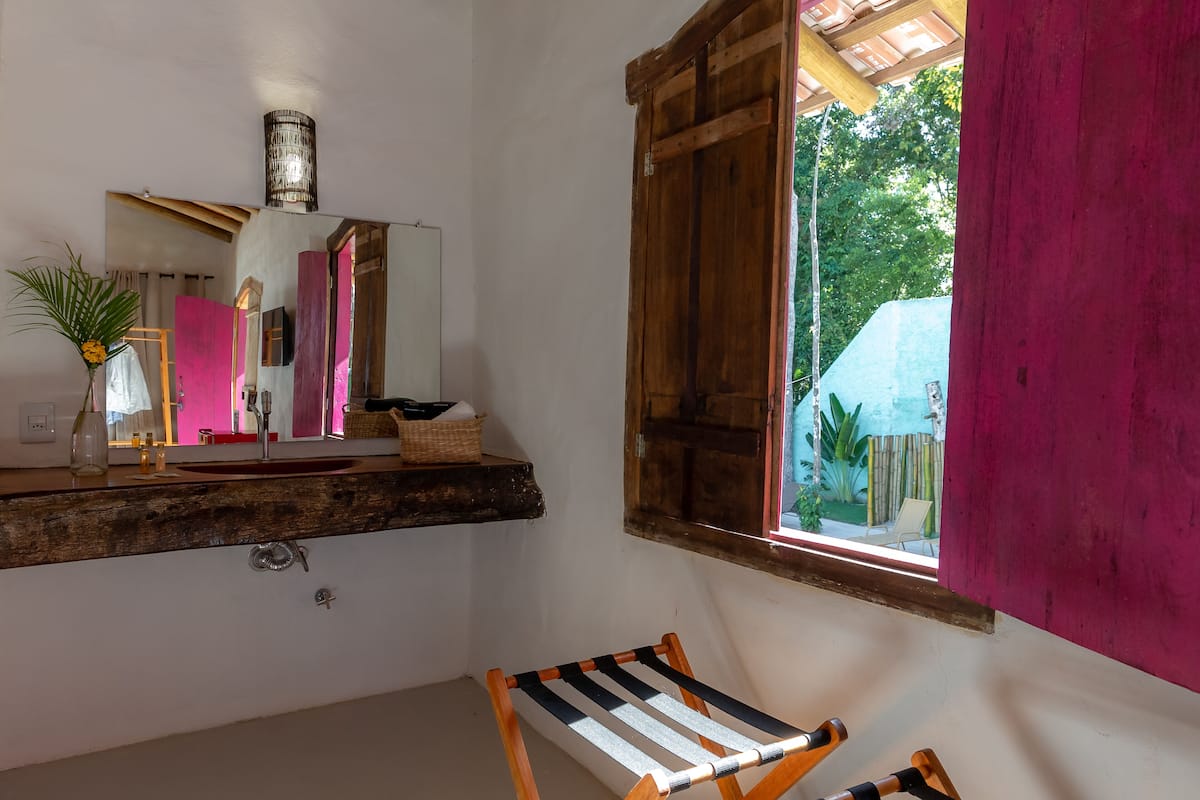 Comfort Room, Garden View, Poolside | Peralatan tempat tidur premium, tilam berlapik, bar mini