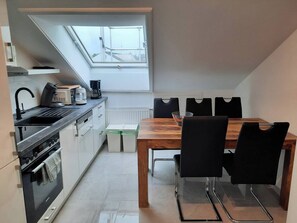 冰箱、微波炉、烤箱、炉灶