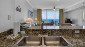 Interior - Overlooking the Gulf! Pools, Arcade + Free Beach Service & Attraction Tickets (Panama City Beach)