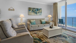 Smart TV - Overlooking the Gulf! Pools, Arcade + Free Beach Service & Attraction Tickets (Panama City Beach)