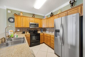 冰箱、微波炉、烤箱、炉灶