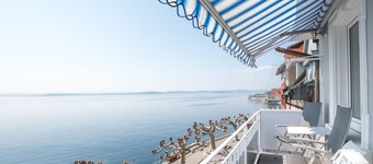 3-room apartment with balcony directly on the lake promenade