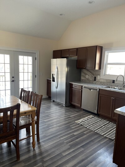 Relax at Cozy Oaks Cottage