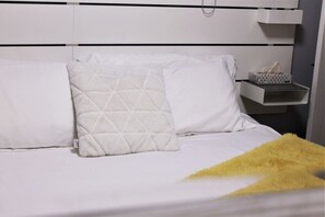 2 bedrooms, desk, iron/ironing board, WiFi