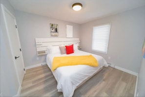 2 bedrooms, desk, iron/ironing board, WiFi