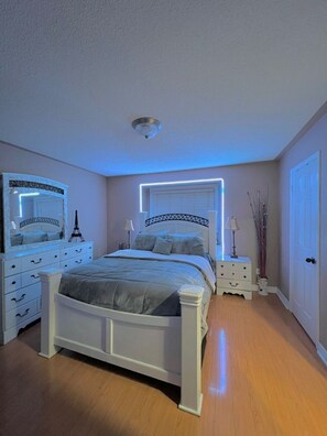 6 bedrooms, desk, iron/ironing board, WiFi
