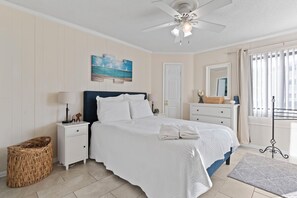 2 habitaciones, tabla de planchar con plancha y cuna de viaje