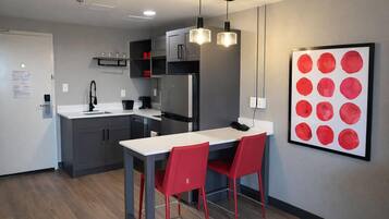 Desk, laptop workspace, iron/ironing board, free WiFi