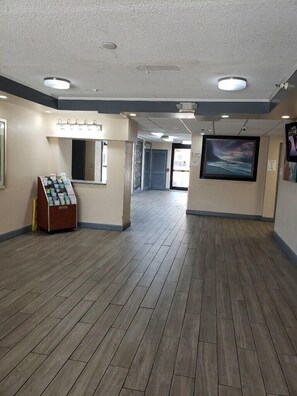 Reception - Hawthorn Extended Stay by Wyndham Fayetteville (Fayetteville)