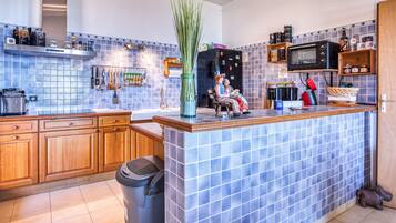 Réfrigérateur, four, lave-vaisselle, cafetiÚre/bouilloire