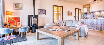 San Bernardino - Four Bedroom House, Sleeps 8
