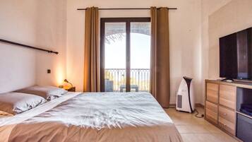 4 bedrooms, iron/ironing board, free WiFi