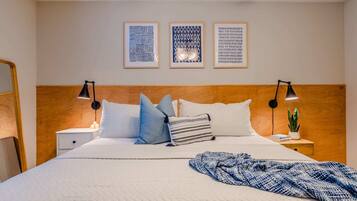 2 bedrooms, memory foam beds, desk, blackout drapes