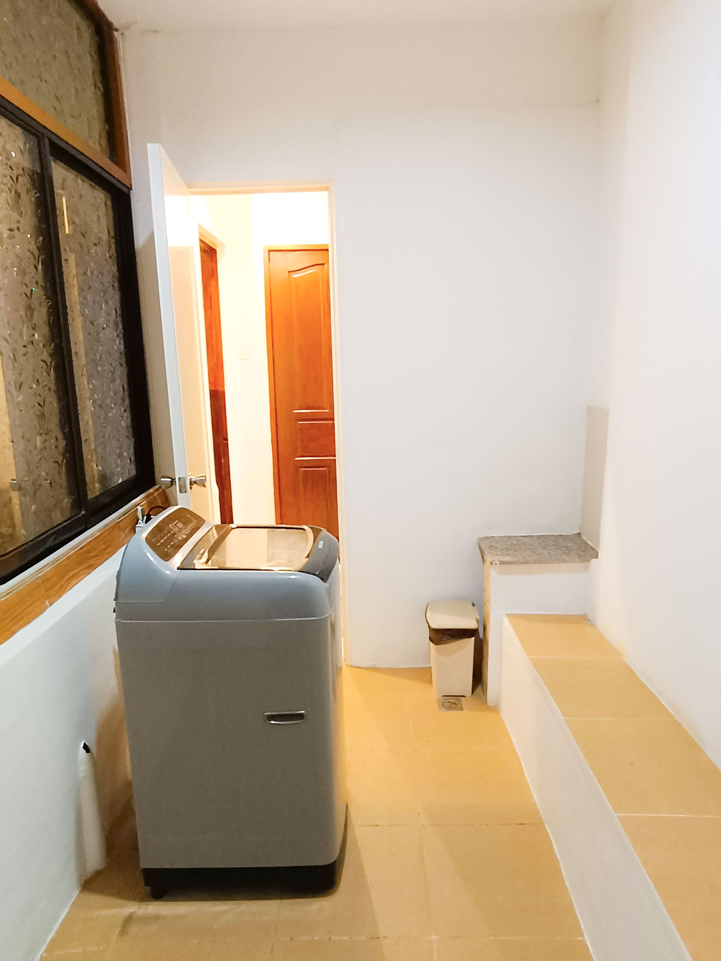 grand villa, 4 bedrooms | bathroom | shower, hair dryer, towels