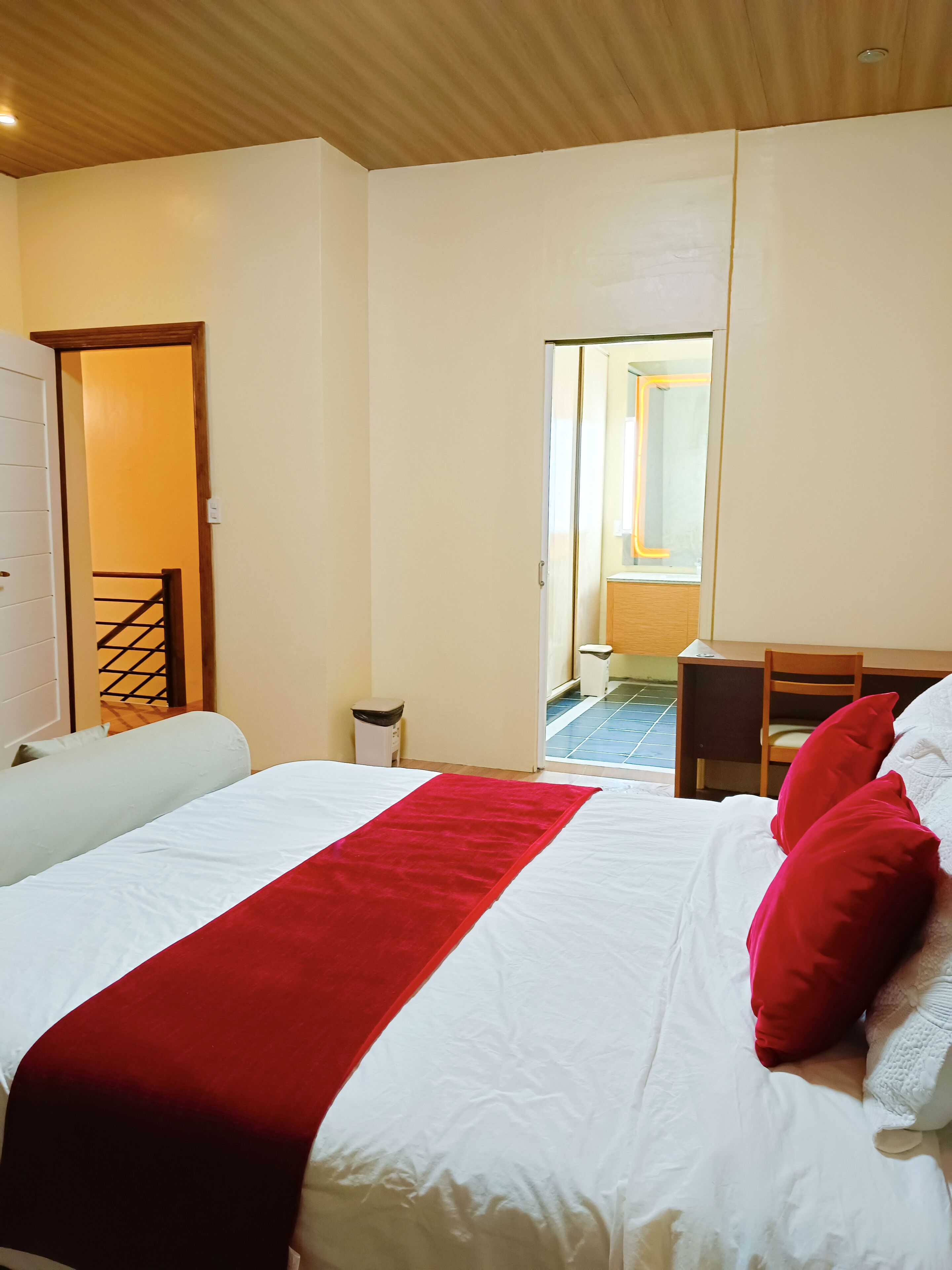 grand villa, 4 bedrooms | 3 bedrooms, individually decorated, individually furnished, desk