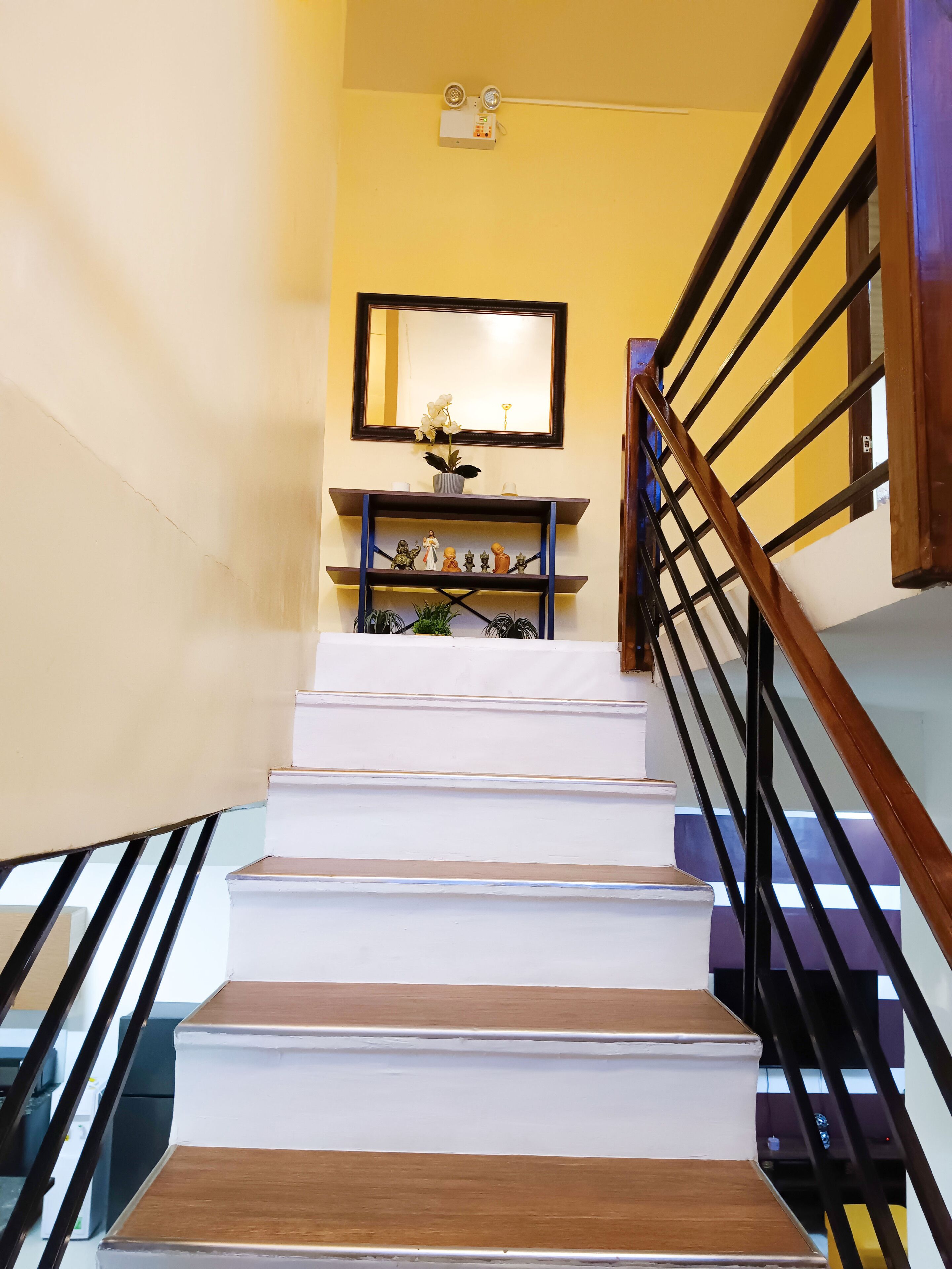 grand villa, 4 bedrooms | living area | 40-inch led tv with digital channels, tv