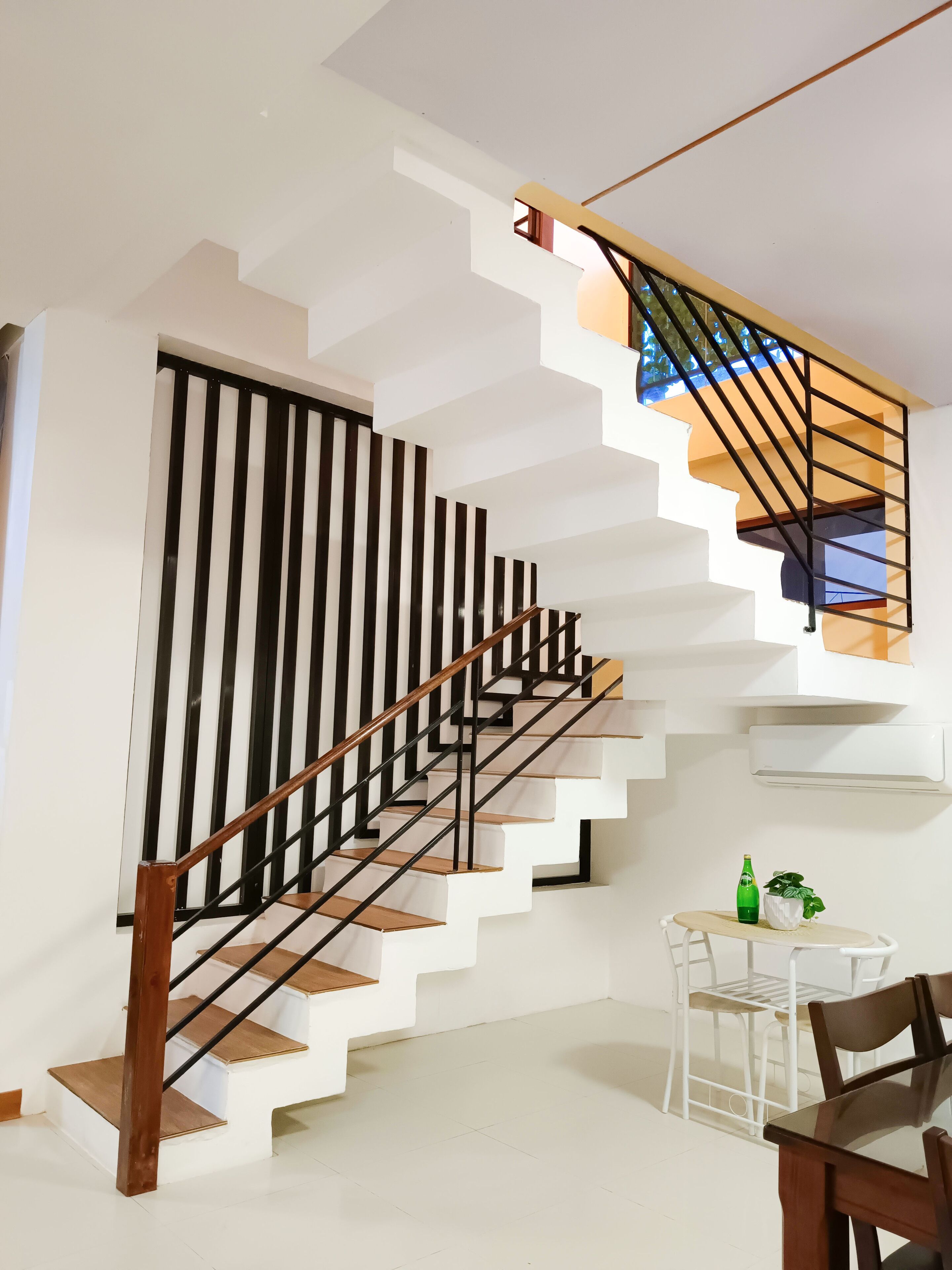 grand villa, 4 bedrooms | living area | 40-inch led tv with digital channels, tv