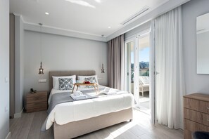2 bedrooms, in-room safe, iron/ironing board, free WiFi