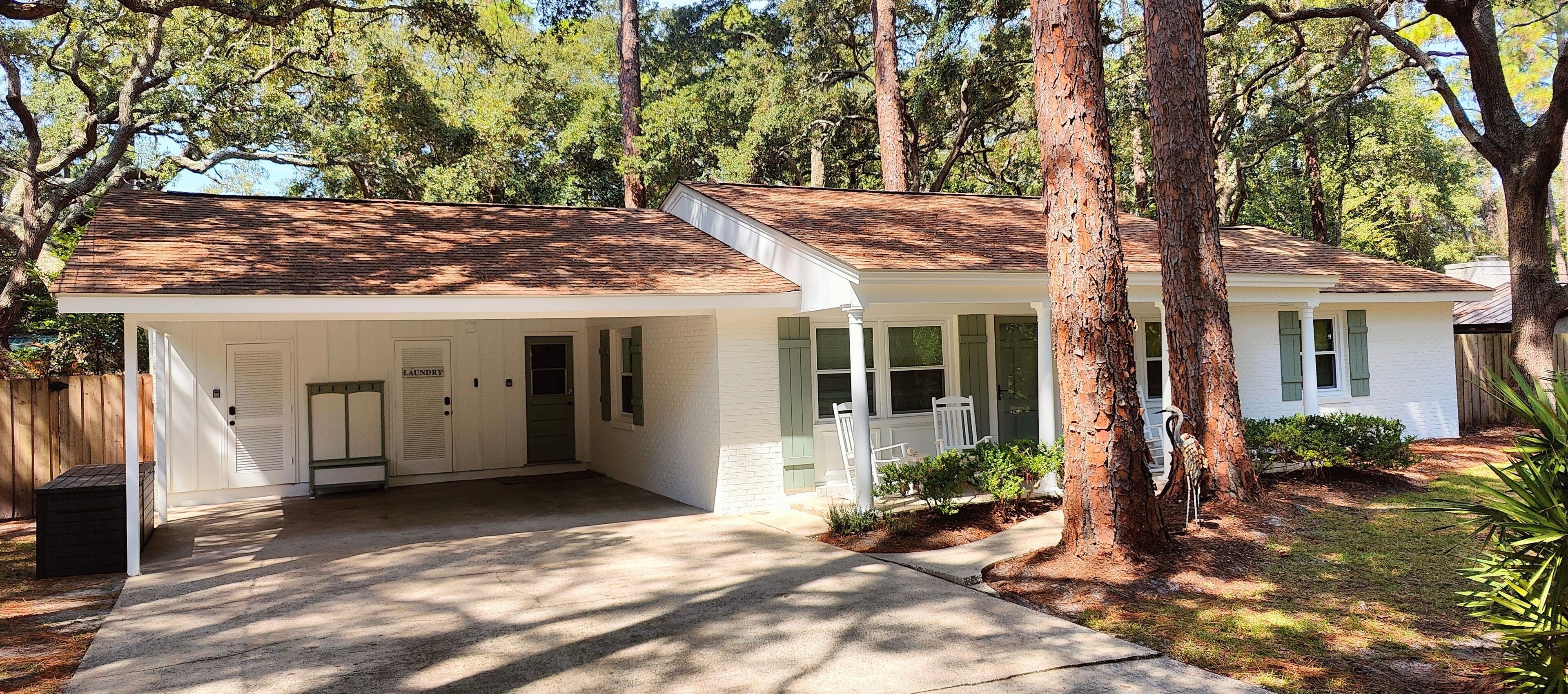 Family-friendly, Cottage, 3 bed/2 bath,1 King,1 Queen, 2 Full, 2 Twin