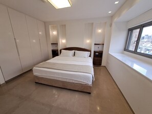 4 bedrooms, desk, free WiFi, bed sheets - Luxury Near Inbal Hotel (Jerusalem)
