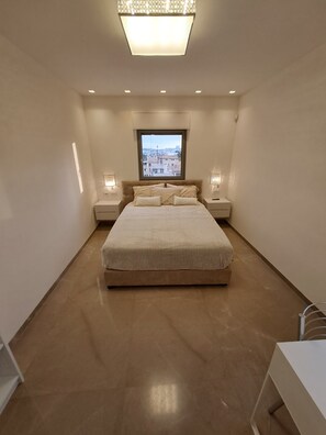 4 bedrooms, desk, free WiFi, bed sheets