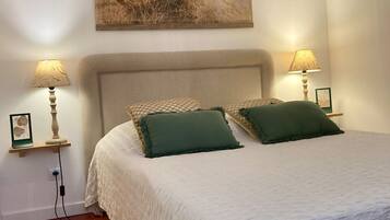 4 chambres, fer et planche à repasser, lit parapluie, Wi-Fi gratuit