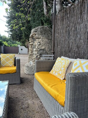 Property grounds - Authentic Mas Provençal near Mont-Ventoux with private pool (Mazan)