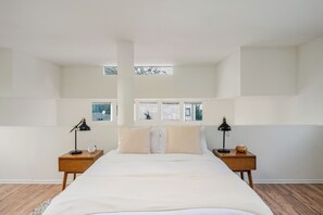 1 bedroom, desk, iron/ironing board, free WiFi - Designer Loft with parking 5min to the beach ! (Los Angeles)