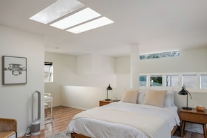 1 bedroom, desk, iron/ironing board, free WiFi - Designer Loft with parking 5min to the beach ! (Los Angeles)