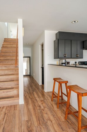 Interior - Designer Loft with parking 5min to the beach ! (Los Angeles)