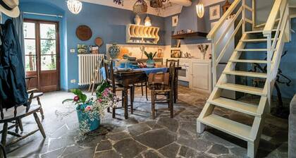 Delightful family Farmhouse with pool, in the woods, 20 km from Florence