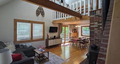 White Mountain Chalet; great for skiers, hikers & families!